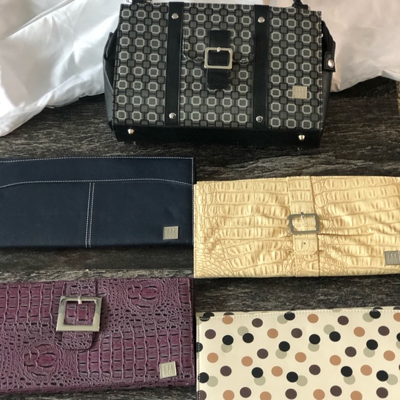Miche Handbags - Miche Classic Black Purse with Five (5) Shells